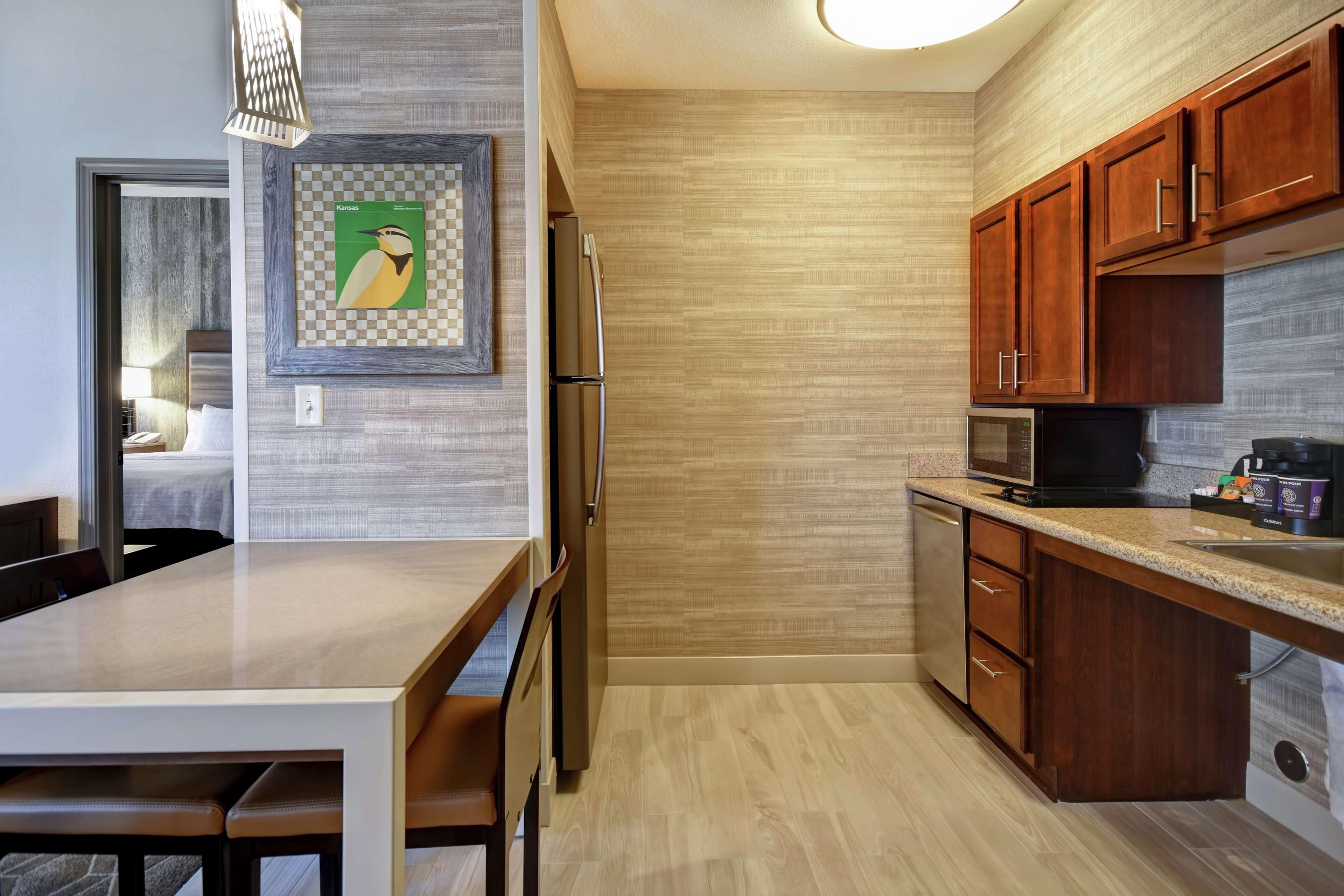 Homewood Suites By Hilton At The Waterfront Уичита Екстериор снимка