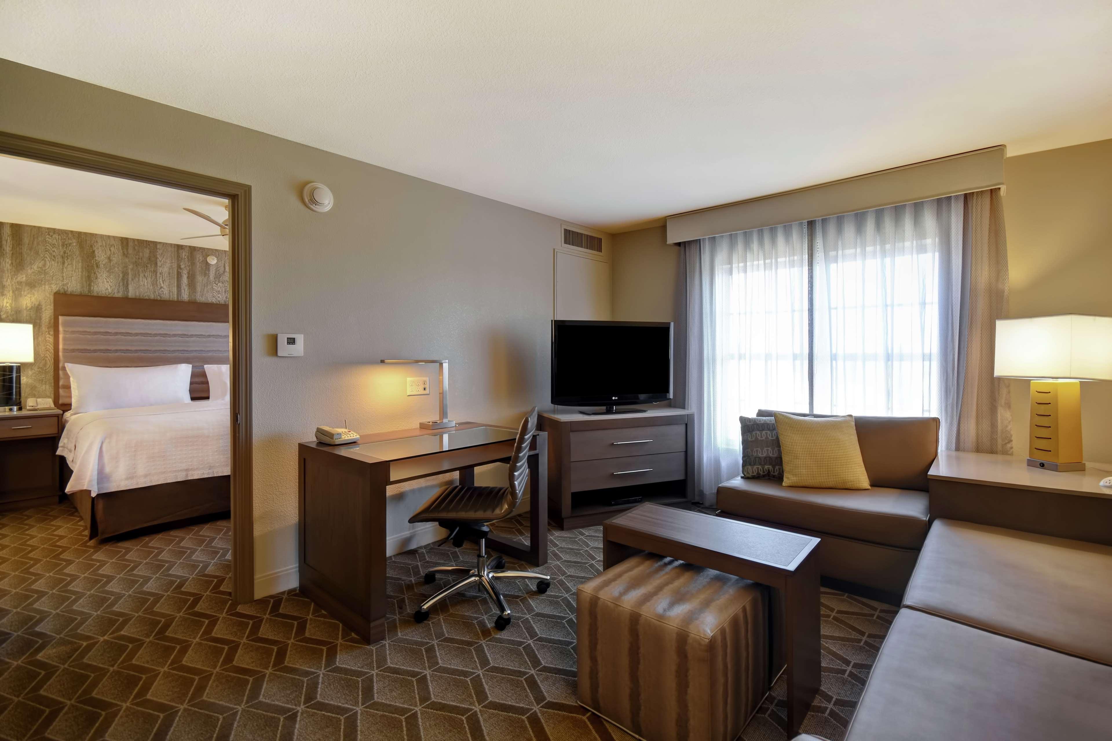 Homewood Suites By Hilton At The Waterfront Уичита Екстериор снимка