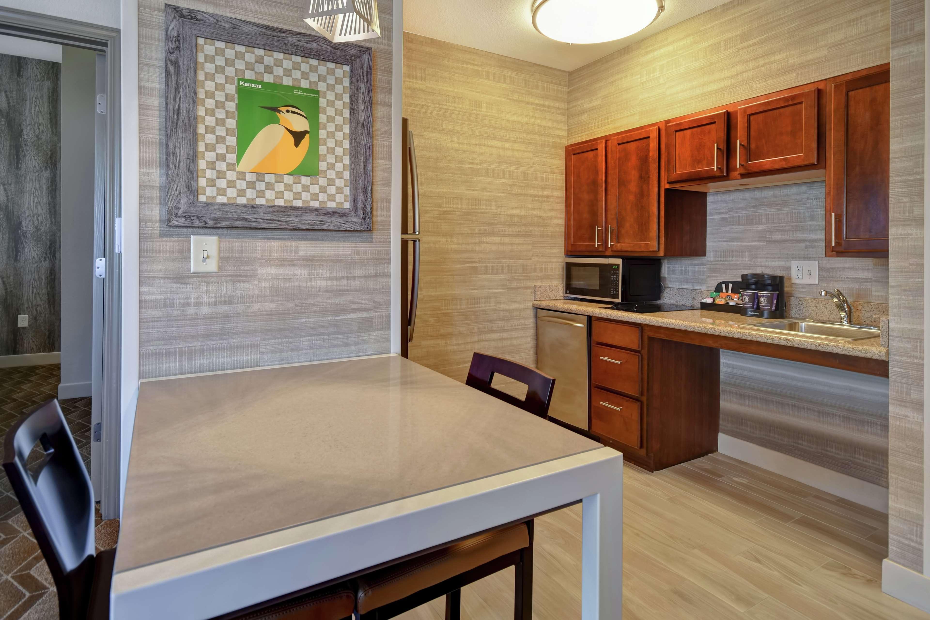 Homewood Suites By Hilton At The Waterfront Уичита Екстериор снимка