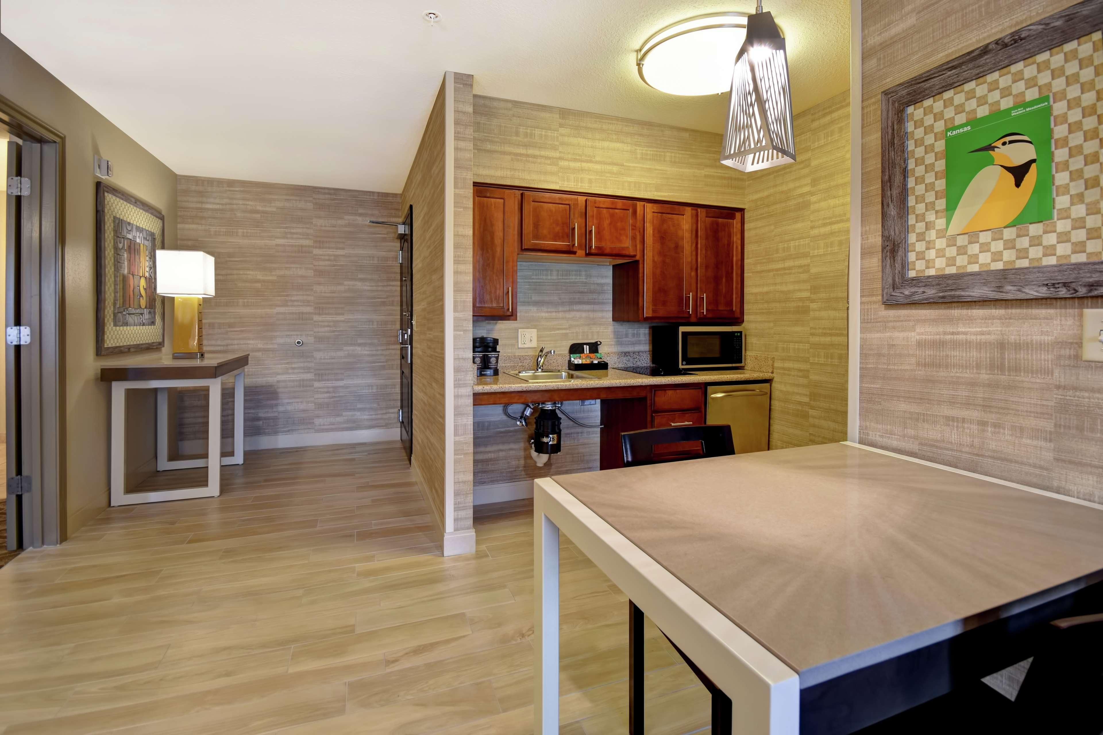 Homewood Suites By Hilton At The Waterfront Уичита Екстериор снимка