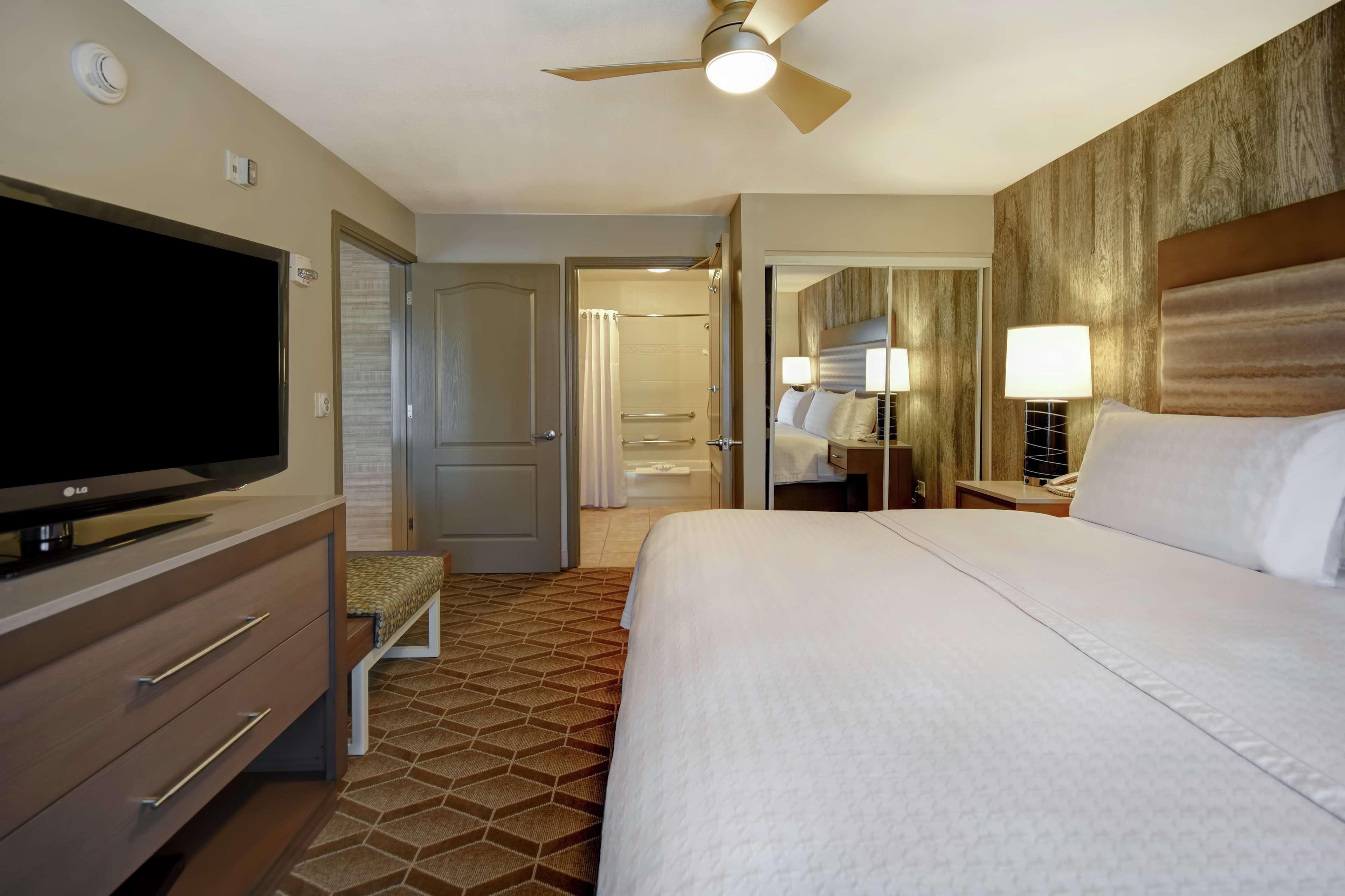 Homewood Suites By Hilton At The Waterfront Уичита Екстериор снимка