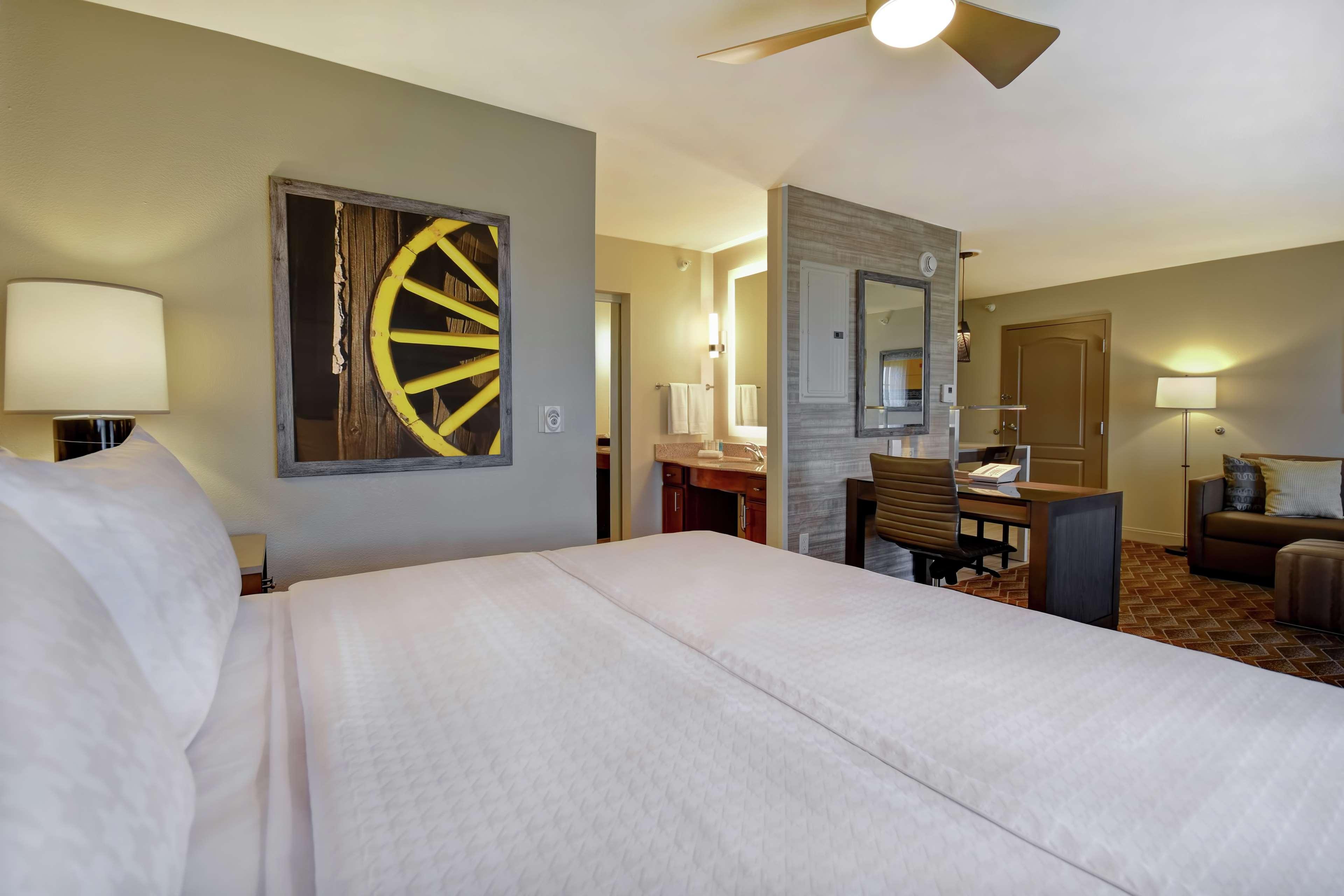 Homewood Suites By Hilton At The Waterfront Уичита Екстериор снимка