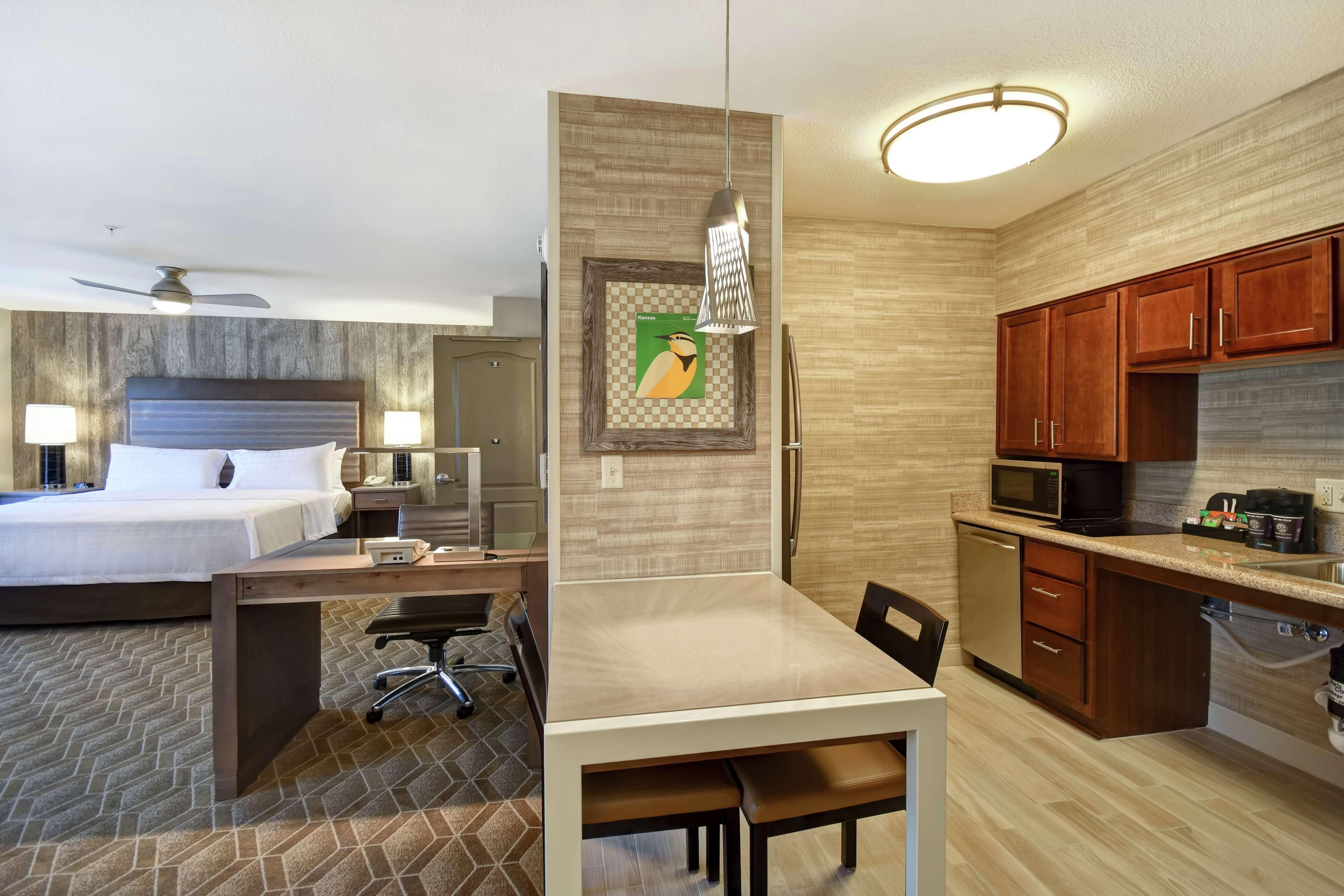 Homewood Suites By Hilton At The Waterfront Уичита Екстериор снимка