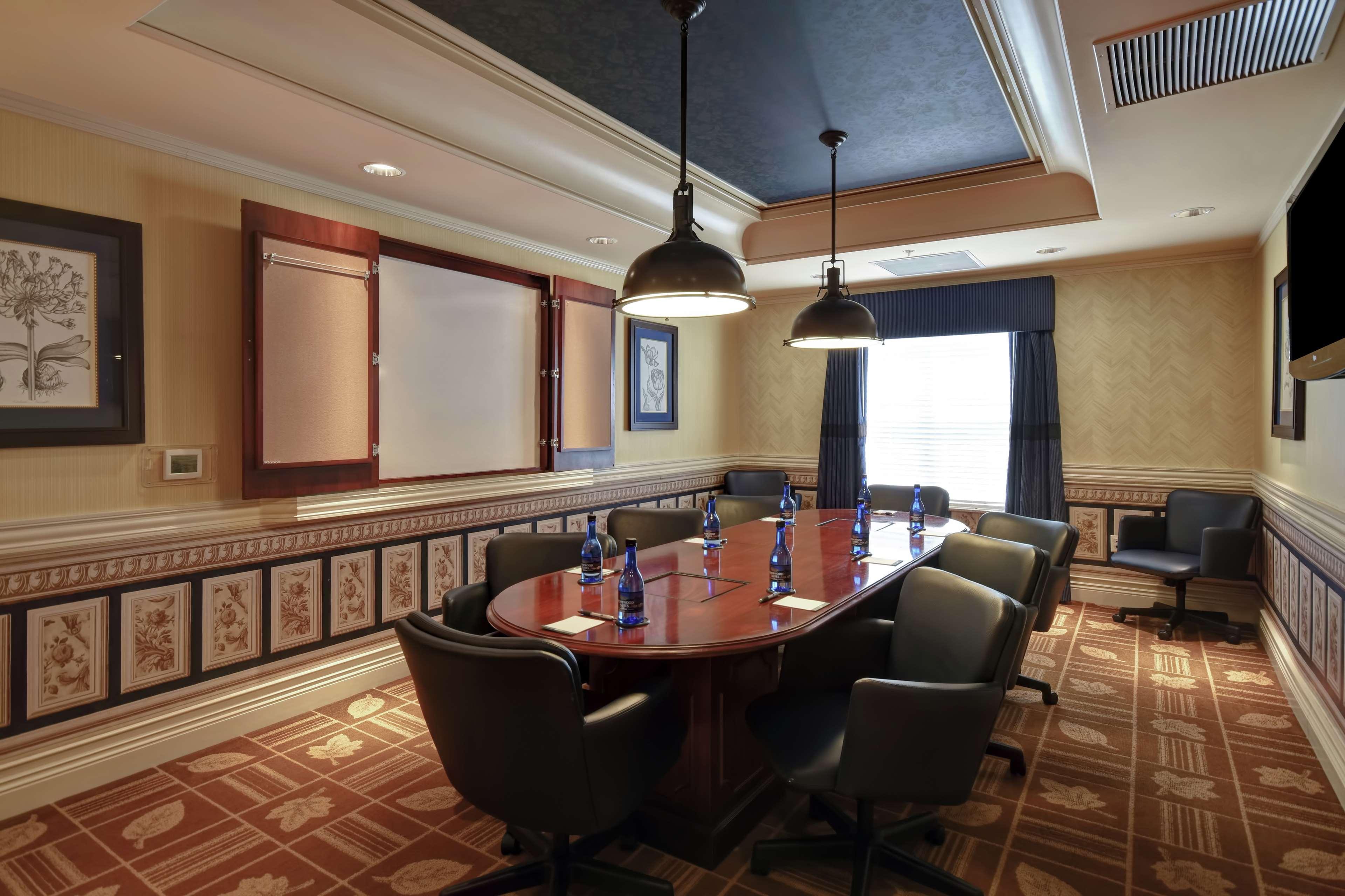 Homewood Suites By Hilton At The Waterfront Уичита Екстериор снимка