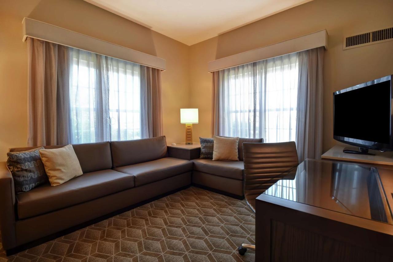 Homewood Suites By Hilton At The Waterfront Уичита Екстериор снимка