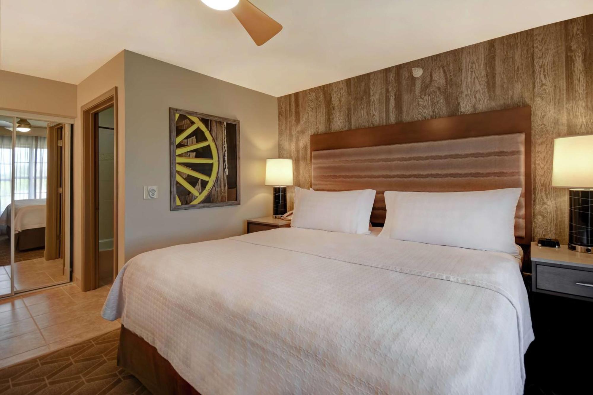 Homewood Suites By Hilton At The Waterfront Уичита Екстериор снимка