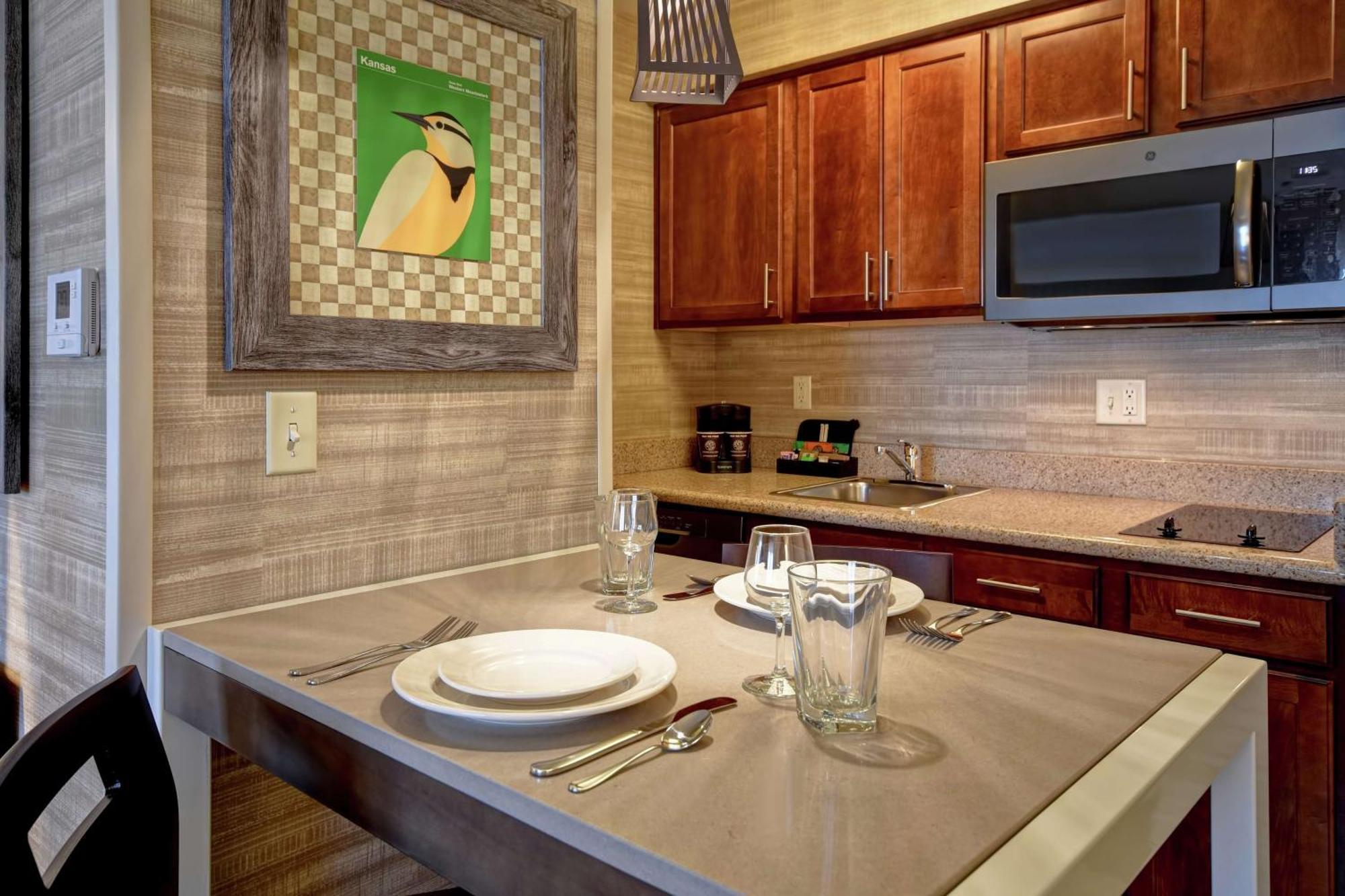 Homewood Suites By Hilton At The Waterfront Уичита Екстериор снимка