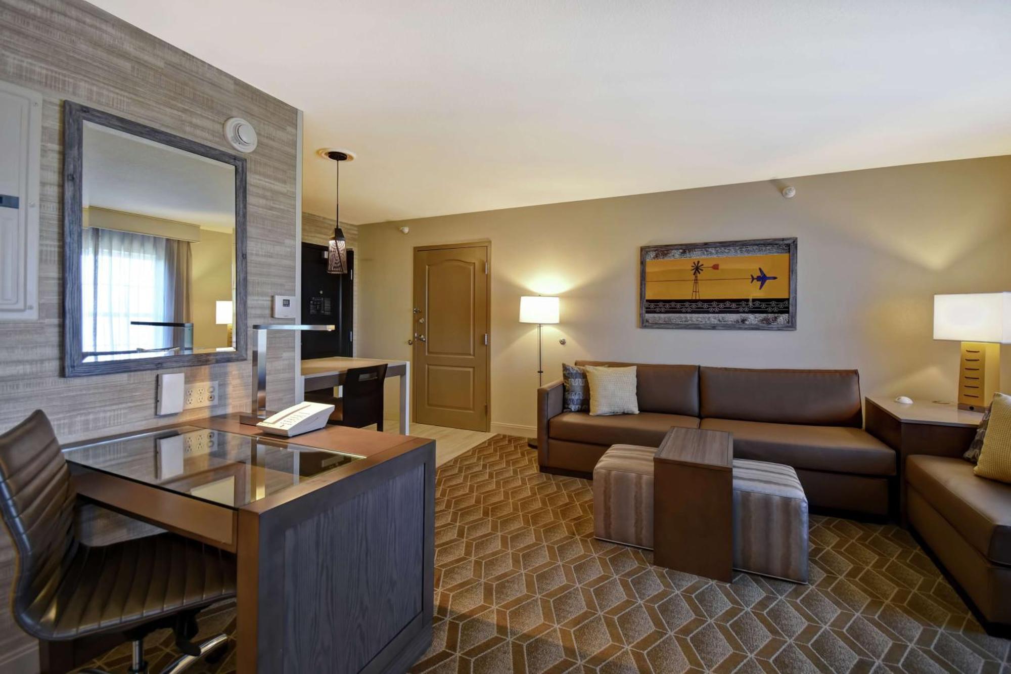 Homewood Suites By Hilton At The Waterfront Уичита Екстериор снимка