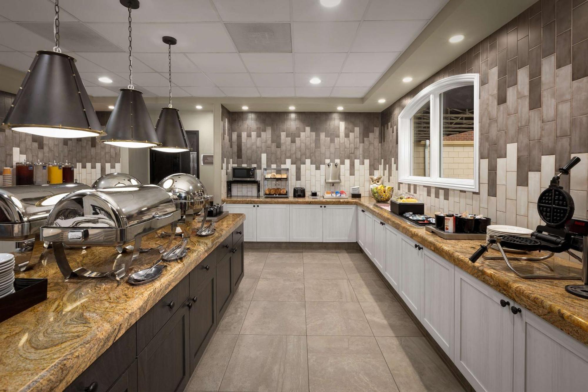 Homewood Suites By Hilton At The Waterfront Уичита Екстериор снимка